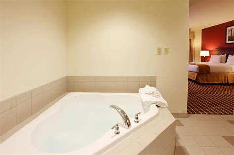 Hotels with Jacuzzi Columbus Ohio: In Room Hot Tub and Whirlpool Suites