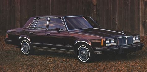 1985 Pontiac Bonneville - Information and photos - MOMENTcar