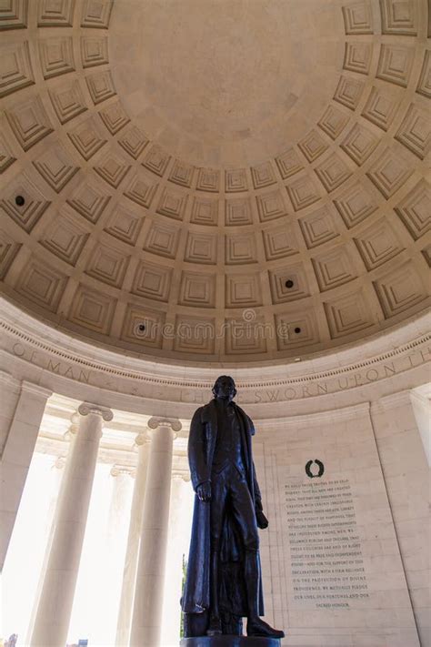 Jefferson Memorial Statue editorial photo. Image of history - 63589436