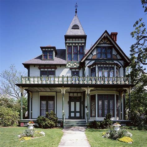 Queen Anne Style Houses - Historic Details