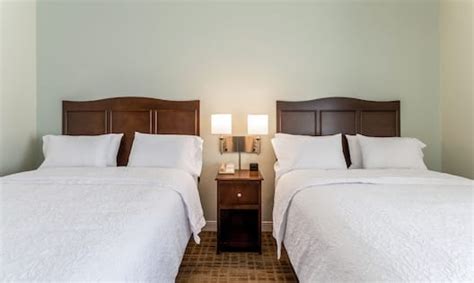 Accommodations at Hampton Inn Boston Peabody, MA Hotel