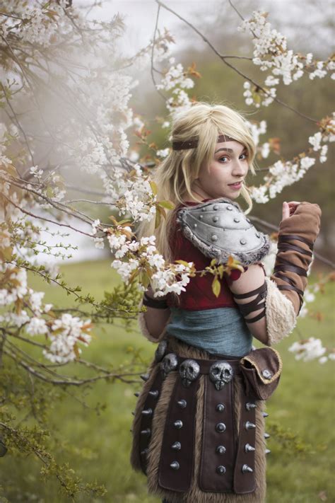 Astrid Hofferson cosplay by Luminara Cosplay, photo by Kerrit Cosplay : r/httyd