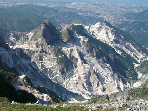 Ambiente, Alpi Apuane: le "montagne che scompaiono"