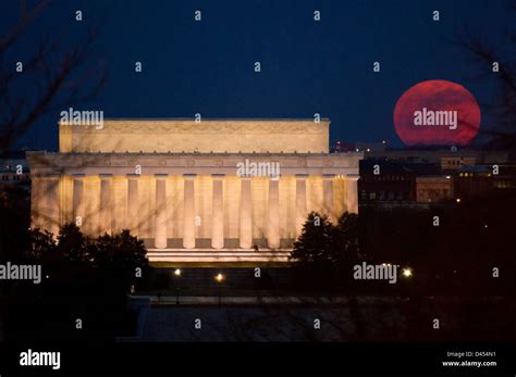 Perigee Moon (201103190001HQ Stock Photo - Alamy