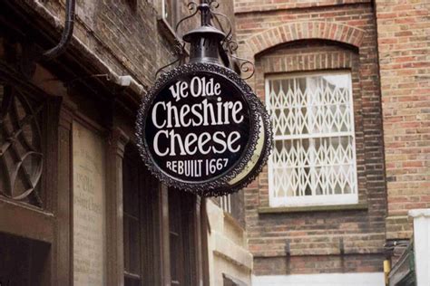 Ye Olde Cheshire Cheese, London, UK | Beyond the Lamp Post | Literary Travel & World Literature