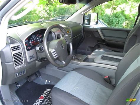 2006 Nissan titan interior