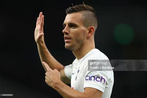 Giovani Lo Celso of Tottenham Hotspur celebrates after scoring their... News Photo - Getty Images