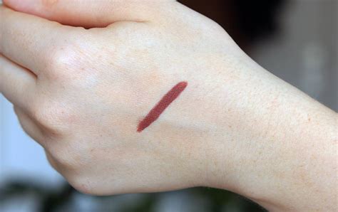 REVIEW | MAC SPICE LIP PENCIL - Lily Like