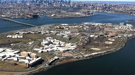 First Rikers Island Jail Facility Set To Close This Summer | HuffPost Latest News