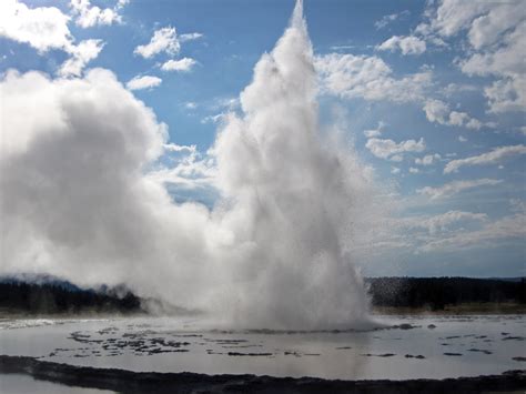 Great Fountain Geyser eruption (5:52 PM-onward, 26 July 20… | Flickr