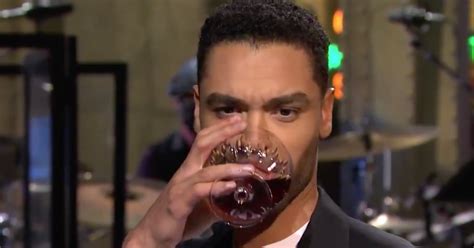 [WATCH] Regé-Jean Page Makes His SNL Debut in Monologue