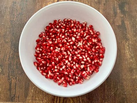 How To Separate Pomegranate Arils - Hearty Food Talks