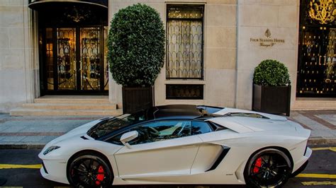 White Lamborghini Aventador LP 700 HD Wallpaper - WallpaperFX