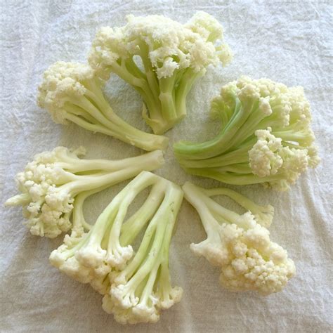 What does flowering cauliflower taste like?