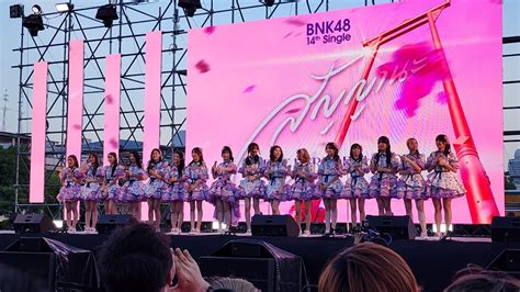 BNK48- สัญญานะ Original Song @ BNK48 14th Single First Performance ...