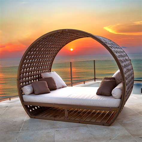 Skyline Moonlight Bed – Luxury Outdoor Living