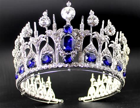 Queen Maxima's Sapphire Tiara | Bijoux royaux, Beaux bijoux, Bijoux
