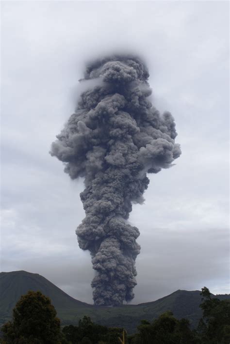 VolcanicDegassing | Friday Field Photos: Eruptions at Lokon-Empung volcano, Indonesia