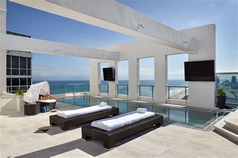 Unwind in Style: Discover the Finest Miami Beach Hotels with Balcony Views - Decoholic