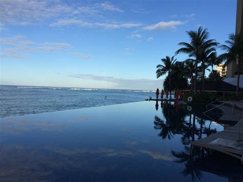 Infinity Pool Sheraton Waikiki | Sheraton waikiki, Infinity pool, Waikiki