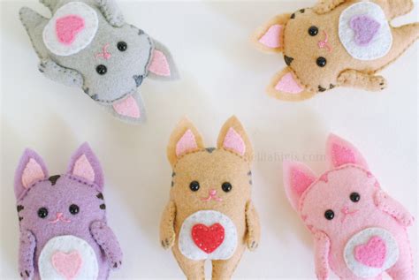 Felt Cat Ornament Pattern - Delilah Iris