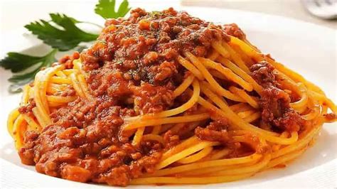 Mary Berry Spaghetti Bolognese Recipe 🍝 - British Recipes Book