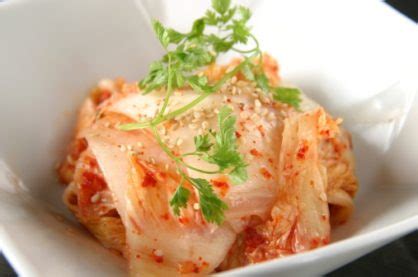 Kimchi health benefits, how to make it & how to eat it - HellaWella