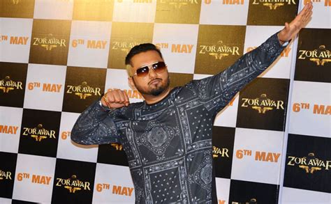 Yo Yo Honey Singh Made New Year's Night Special For Fans In Dubai With ...