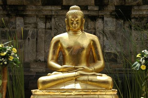 Golden Buddha statue stock photo. Image of sculpture - 14855010