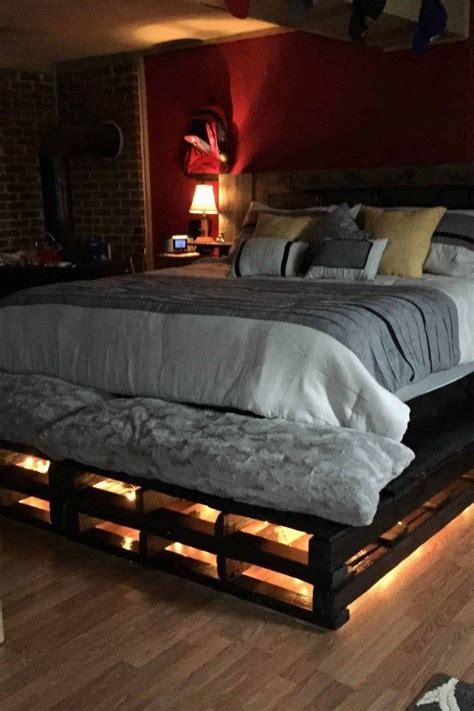 Easy Pallet Bedroom Furnishing Designs You Can Do To Update Your ...