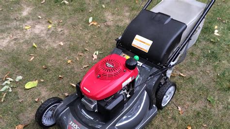 Honda HRX 217 mower review - YouTube