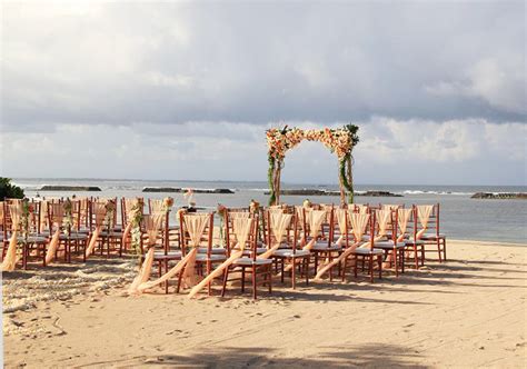 Kayumanis Nusa Dua | Bali Wedding Solutions | Beach Ceremony