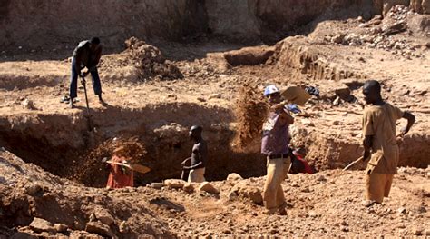 Zimbabwe to allow foreign platinum miners control of local operations - MINING.COM