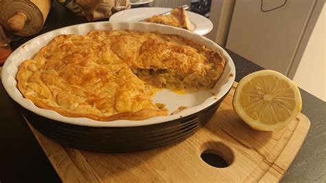 Mostly [Homemade] chicken and leek pie with a puff pastry lid | Leek pie, Chicken and leek pie, Food