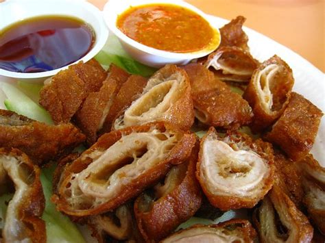 Hokkien Prawn Rolls & Fried Pig's Intestines @ Old Airport Road Market — SuperFineFeline™