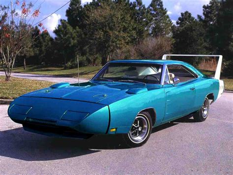 1970 Plymouth Superbird vs. 1969 Dodge Charger Daytona – Gold Eagle