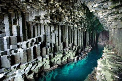 Fingals Höhle | Erstaunliche und farbreiche Höhlen | OrangeSmile.com