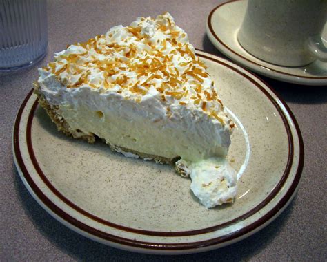 File:Coconut cream pie.jpg - Wikimedia Commons