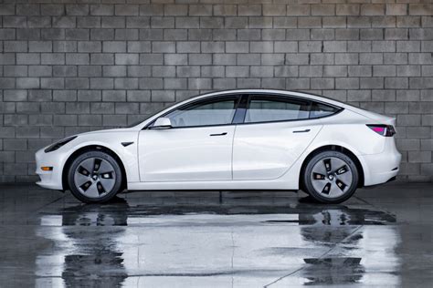 Rent a Tesla Model 3 in Los Angeles | California Rent A Car