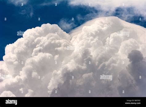 Cumulonimbus thunderstorm hi-res stock photography and images - Alamy