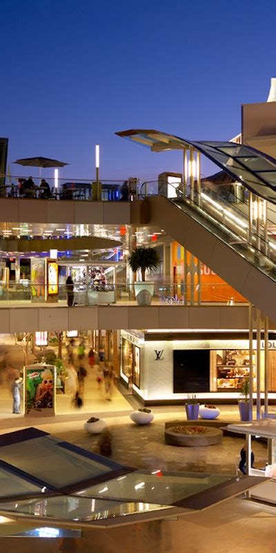 Santa Monica Place | LEED Gold Certified Open-Air Shopping Plaza | OMNIPLAN