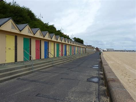 Beach huts, Lowestoft © Richard Law cc-by-sa/2.0 :: Geograph Britain ...