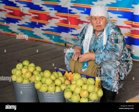 Uzbekistan; Tashkent, Chorsu Bazaar, market, food, people Stock Photo ...