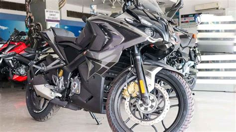 Bajaj Pulsar RS200 Black Colour Is Back - First Look Walkaround