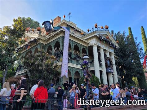 Pictures: Haunted Mansion Holiday at Disneyland - The Geek's Blog ...