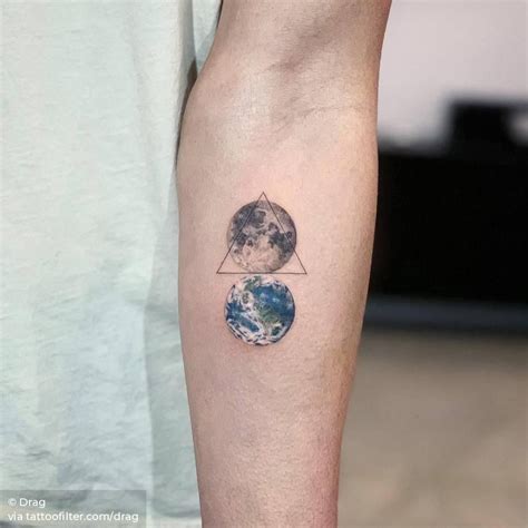 Moon and earth. | Ideen für tattoos, Kleine tattoo ideen, Weltkarte tattoo