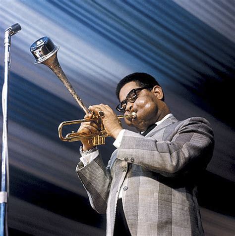 20 Photos Showing The Amazing Stretched Cheeks Of Legendary Jazz Player Dizzy Gillespie | DeMilked