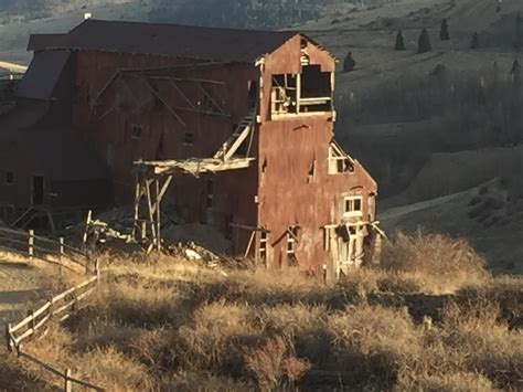 Abandoned gold mine in Victor Colorado. (3264x2448) : r/AbandonedPorn