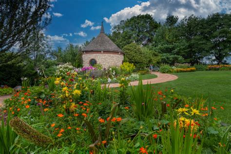 Discover the Magic of the Green Bay Botanical Garden: Year-Round Experiences for Everyone!