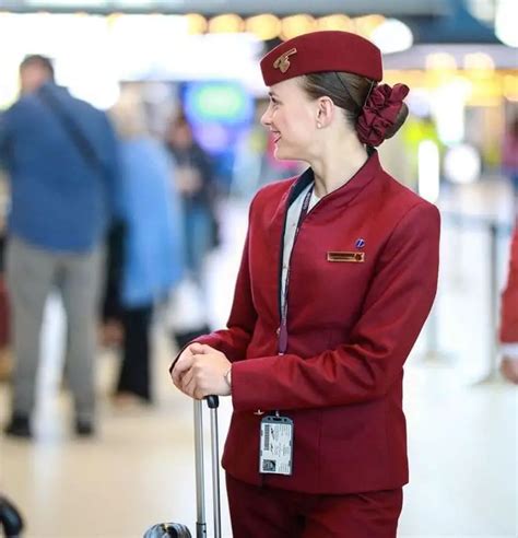 Qatar Airways Cabin Crew Uniform: What Is It Like? (Photos)